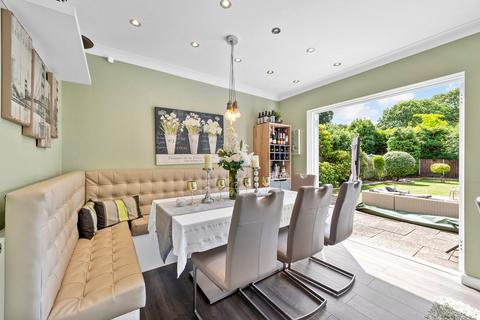 3 bedroom detached house to rent, Brumana Close, Weybridge, KT13