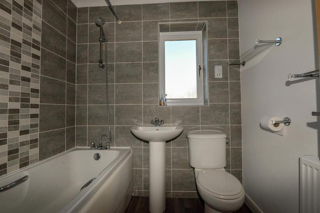 Bathroom 1.jpg