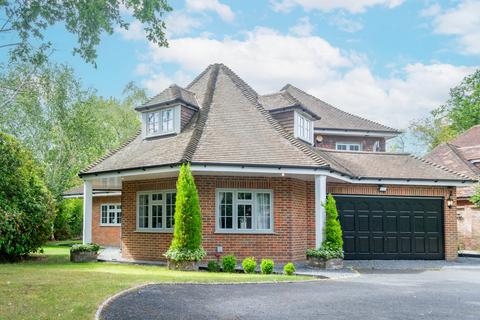 Dukes Wood Drive, Gerrards Cross, SL9