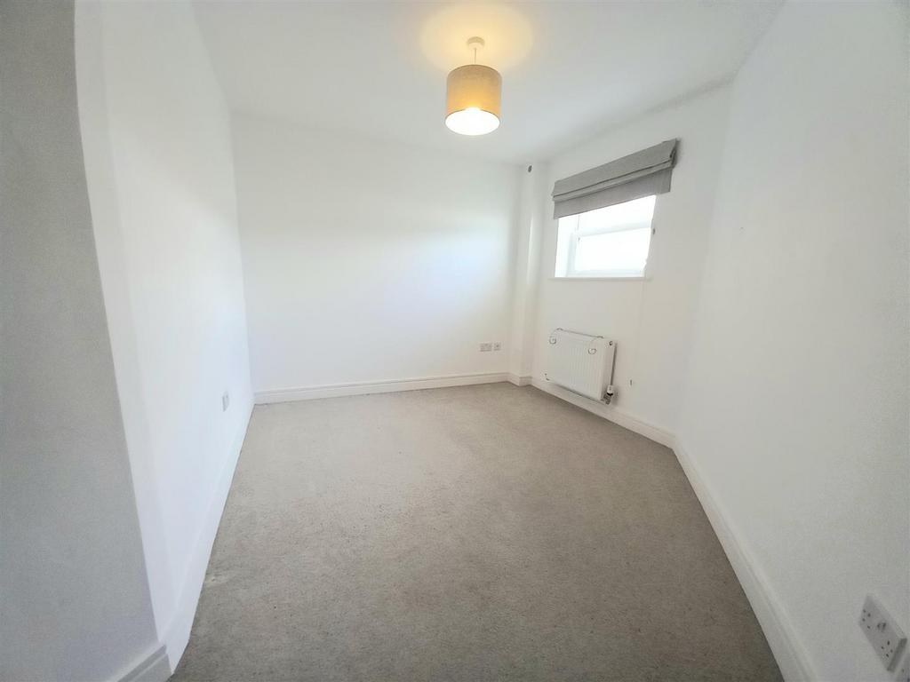 46 Union Close Bed 2.jpg