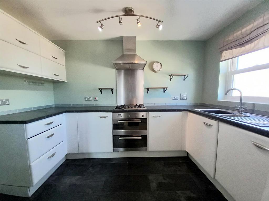 46 Union Close Kitchen.jpg