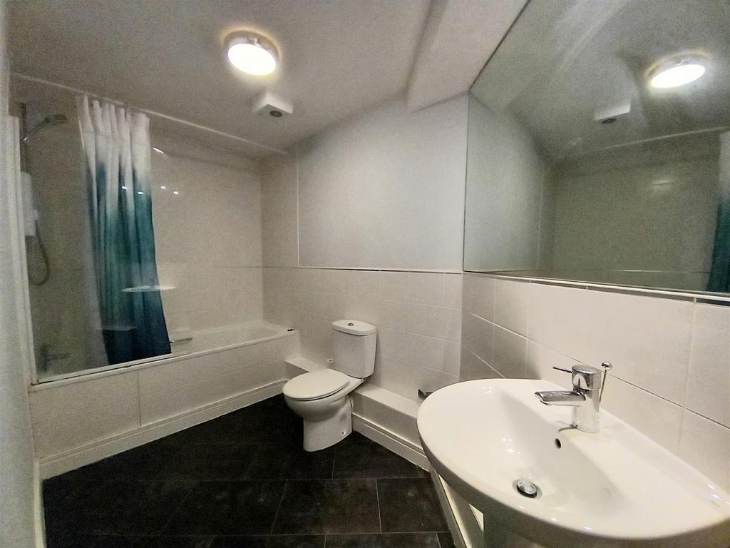 46 Union Close bathroom.jpg