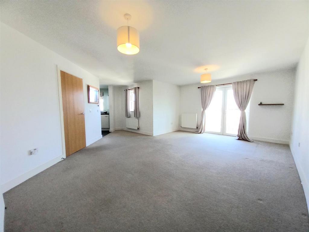46 Union Close L. Room.jpg