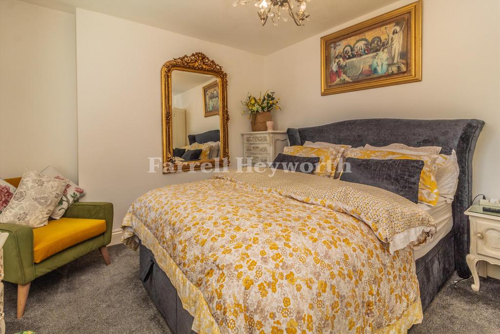 Bedroom 1 image 2