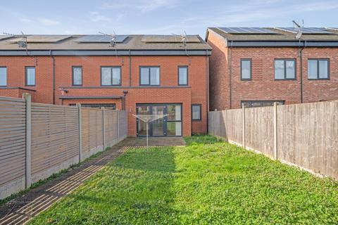 4 bedroom terraced house for sale, Reynard Way, Brentford,  TW8