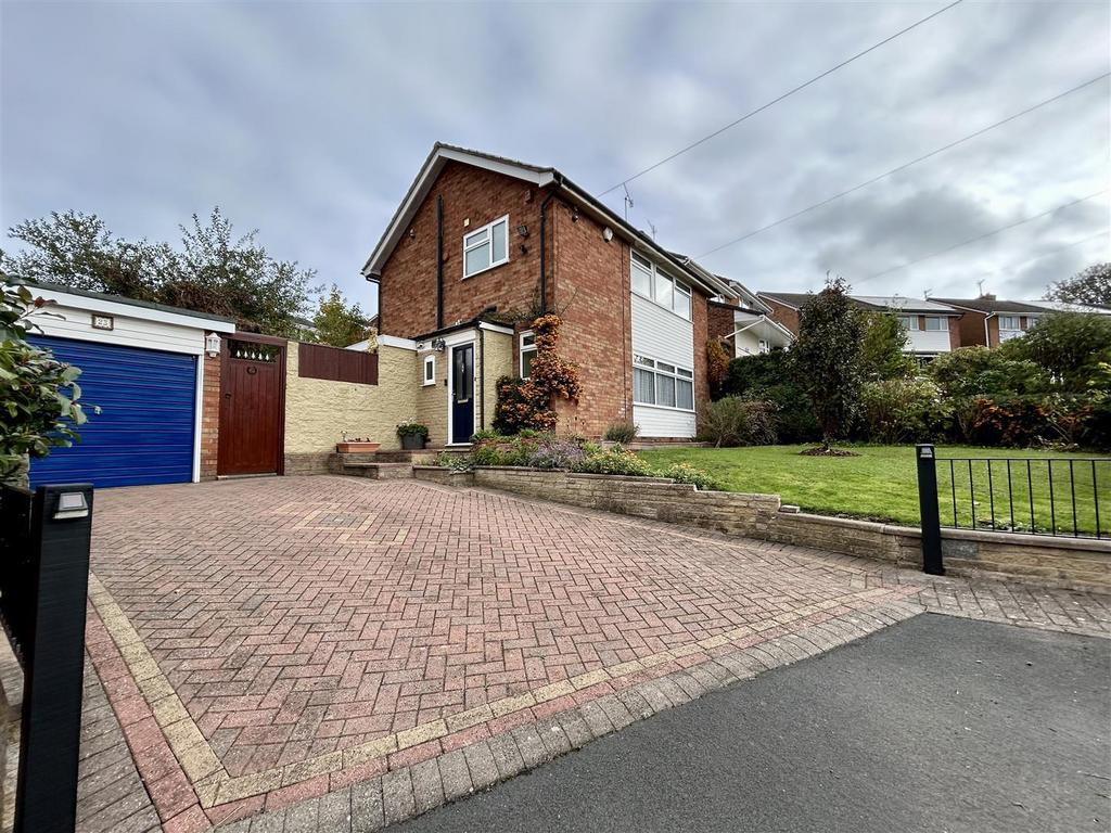 Castle Close Cradley Heath 1.jpg