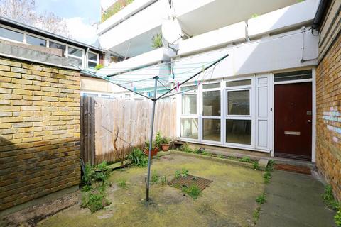 3 bedroom flat for sale, Flaxman Road, London, SE5