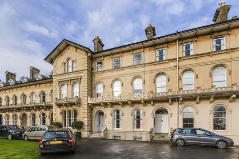2 bedroom flat to rent, Lypiatt Terrace Cheltenham GL50