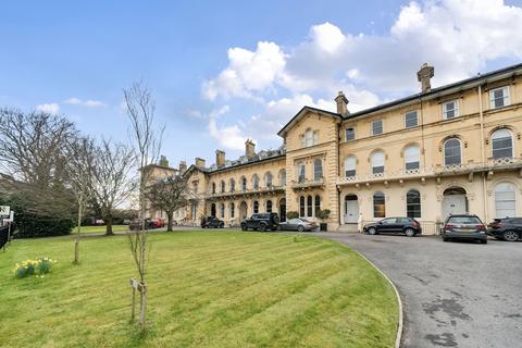 2 bedroom flat to rent, Lypiatt Terrace Cheltenham GL50