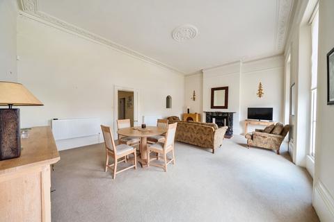 2 bedroom flat to rent, Lypiatt Terrace Cheltenham GL50