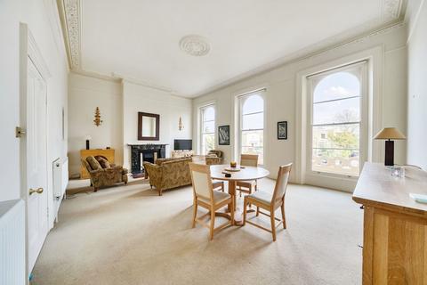 2 bedroom flat to rent, Lypiatt Terrace Cheltenham GL50