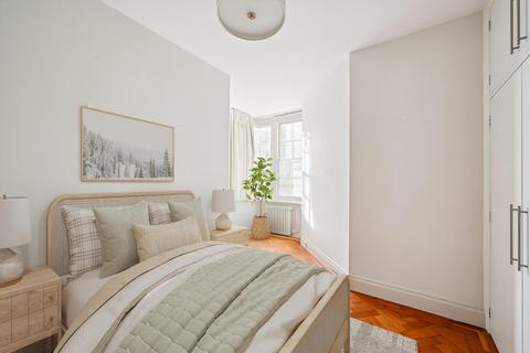 2 bedroom flat to rent, Kensington Park Road, London W11.