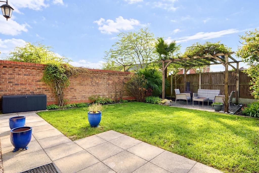 612 aa5 b2 392 c 47 c1 bca2 4 ba37 d4528 dc 3.png