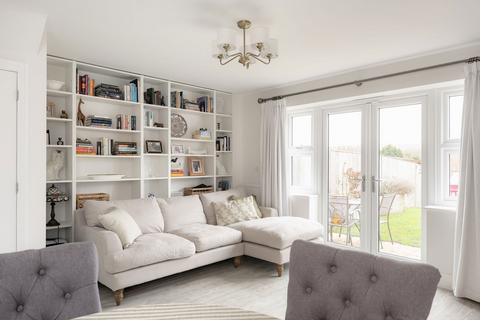 3 bedroom terraced house for sale, St. Francis Close, Tring, Hertfordshire HP23