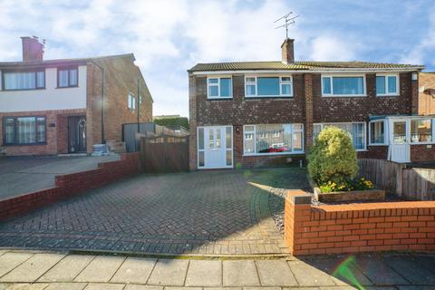 3 bedroom semi-detached house for sale, Bracken Hill, Mansfield, Nottinghamshire, NG18