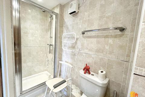 2 bedroom retirement property for sale, Bellingdon Road, Chesham, HP5