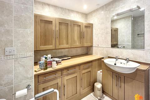 2 bedroom retirement property for sale, Bellingdon Road, Chesham, HP5