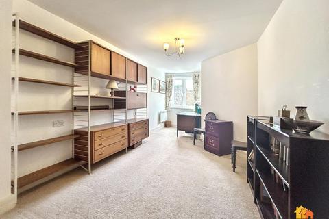 2 bedroom retirement property for sale, Bellingdon Road, Chesham, HP5