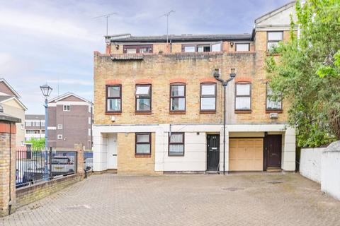 Studio to rent, London E3