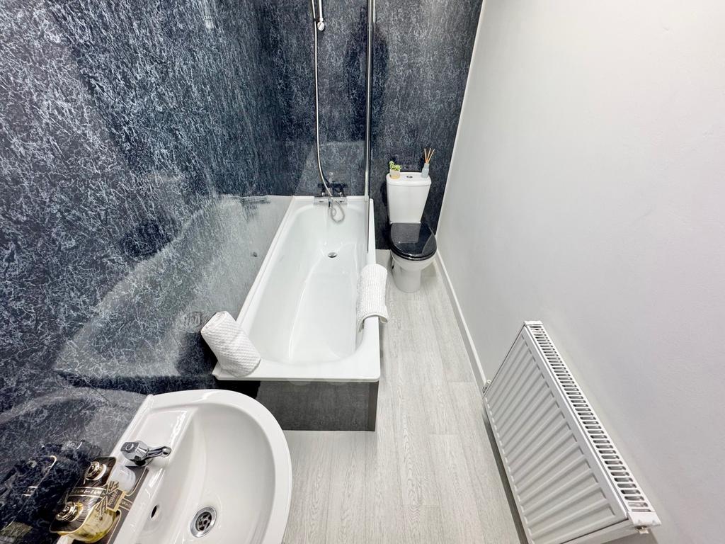 Muirend Street, Kilbirnie bathroom pic