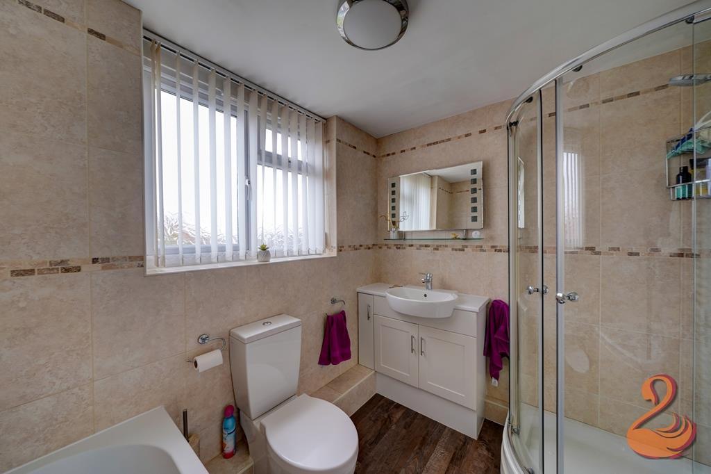 Bathroom (2).jpg