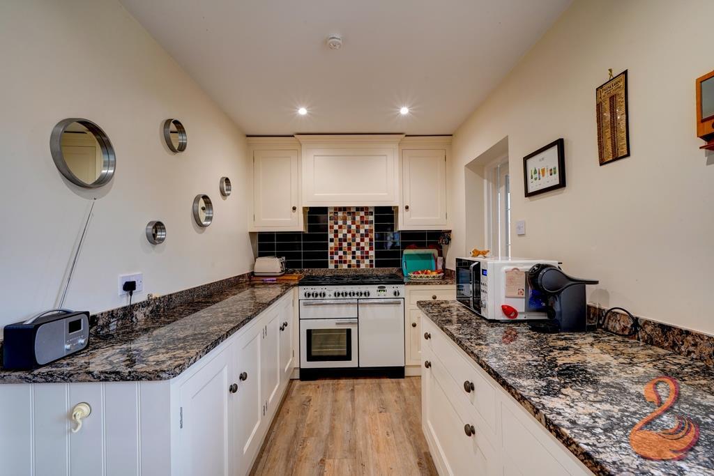 Kitchen (2).jpg