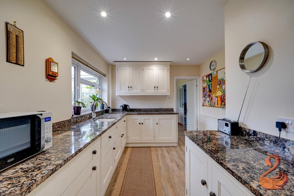 Kitchen (3).jpg
