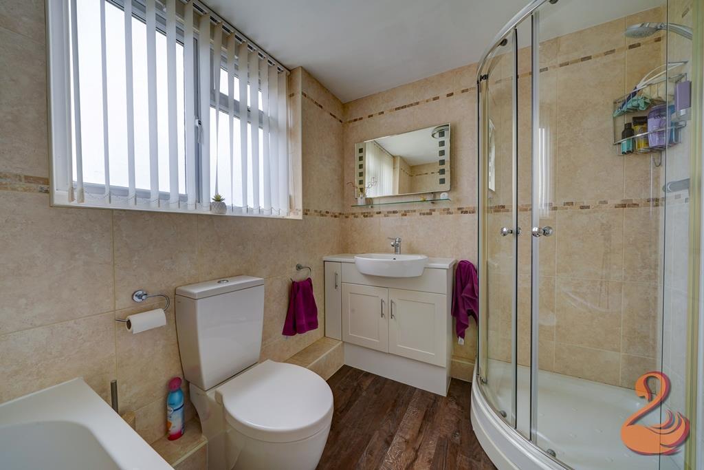 Bathroom (3).jpg