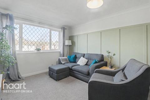 1 bedroom flat for sale, Queen Annes Drive, WESTCLIFF-ON-SEA