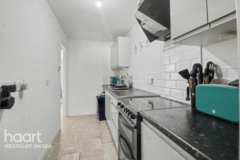 1 bedroom flat for sale, Queen Annes Drive, WESTCLIFF-ON-SEA
