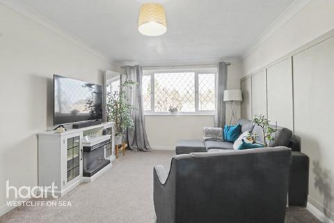1 bedroom flat for sale, Queen Annes Drive, WESTCLIFF-ON-SEA