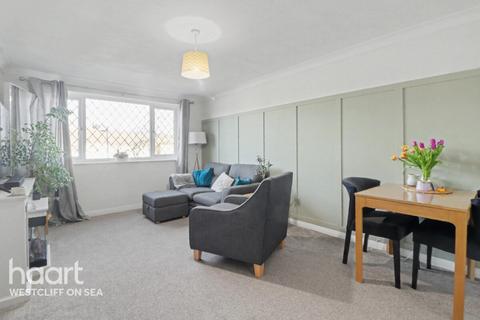 1 bedroom flat for sale, Queen Annes Drive, WESTCLIFF-ON-SEA