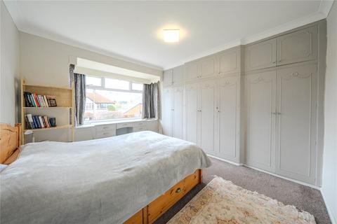 4 bedroom semi-detached house for sale, Sandhill Oval, Leeds, West Yorkshire