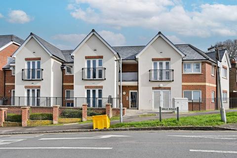 2 bedroom flat for sale, The Vale, Vale Road, Bushey, WD23