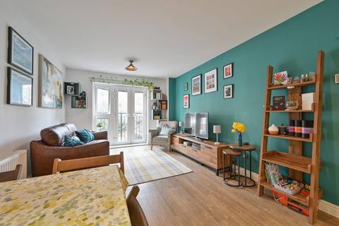 2 bedroom flat for sale, The Vale, Vale Road, Bushey, WD23