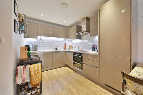 2 bedroom flat for sale, The Vale, Vale Road, Bushey, WD23