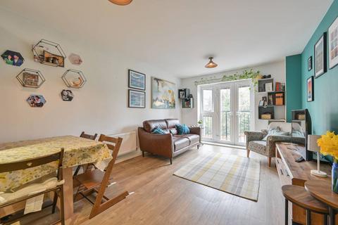 2 bedroom flat for sale, The Vale, Vale Road, Bushey, WD23