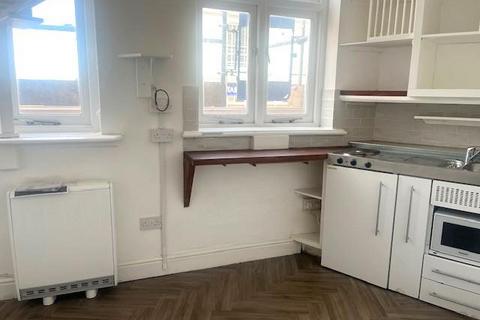 Studio to rent, Sea Street, Whitstable