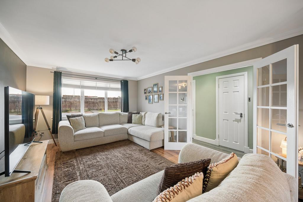 Lounge/ Dining Area