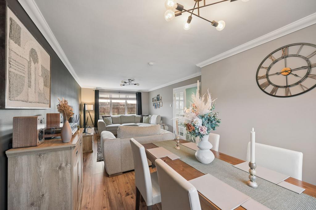 Lounge/ Dining Area