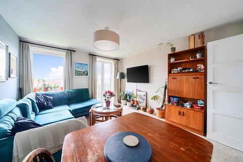 3 bedroom apartment for sale, Armfield Crescent, Mitcham CR4