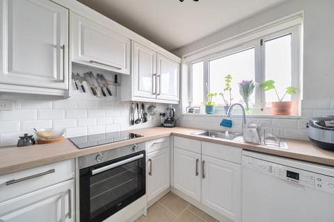 3 bedroom apartment for sale, Armfield Crescent, Mitcham CR4