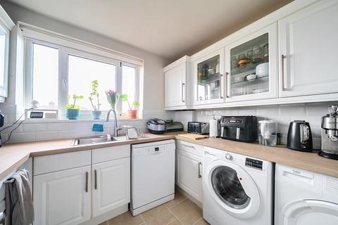 3 bedroom apartment for sale, Armfield Crescent, Mitcham CR4