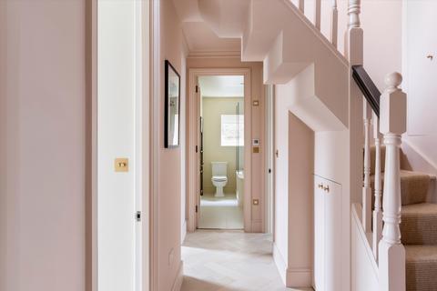 4 bedroom flat to rent, Pembridge Gardens, London, W2