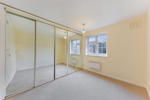 2 bedroom apartment to rent, Ashdown Way, London SW17