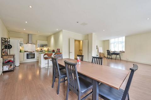 3 bedroom flat for sale, Upper Richmond Road, Putney, London, SW15