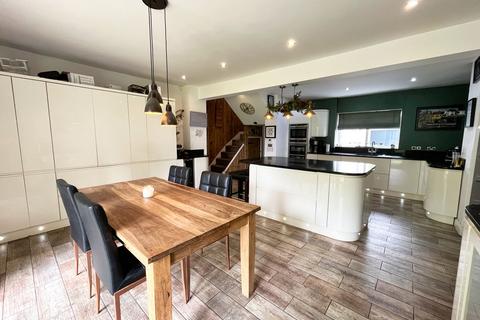5 bedroom detached house for sale, Penstowe, Mwyndy, Pontyclun CF72 8PN