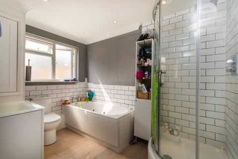 2 bedroom terraced house to rent, Keens Road, Croydon, CR0