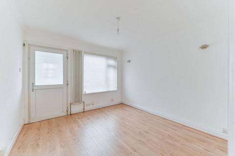 2 bedroom terraced house to rent, Keens Road, Croydon, CR0