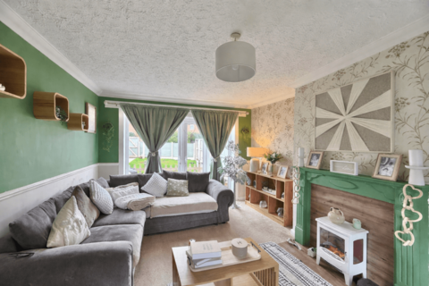 3 bedroom terraced house for sale, Garden Village, Micklefield